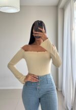 CAMISETA HOMBRO DESCUBIERTO - Imagen 3