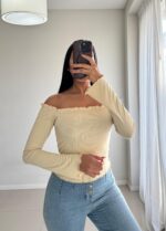 CAMISETA HOMBRO DESCUBIERTO