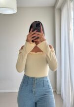 CAMISETA HOMBRO DESCUBIERTO - Imagen 2