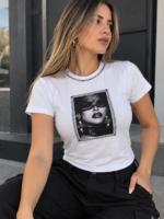 Remera cuello bordado soft larga estampa imagen